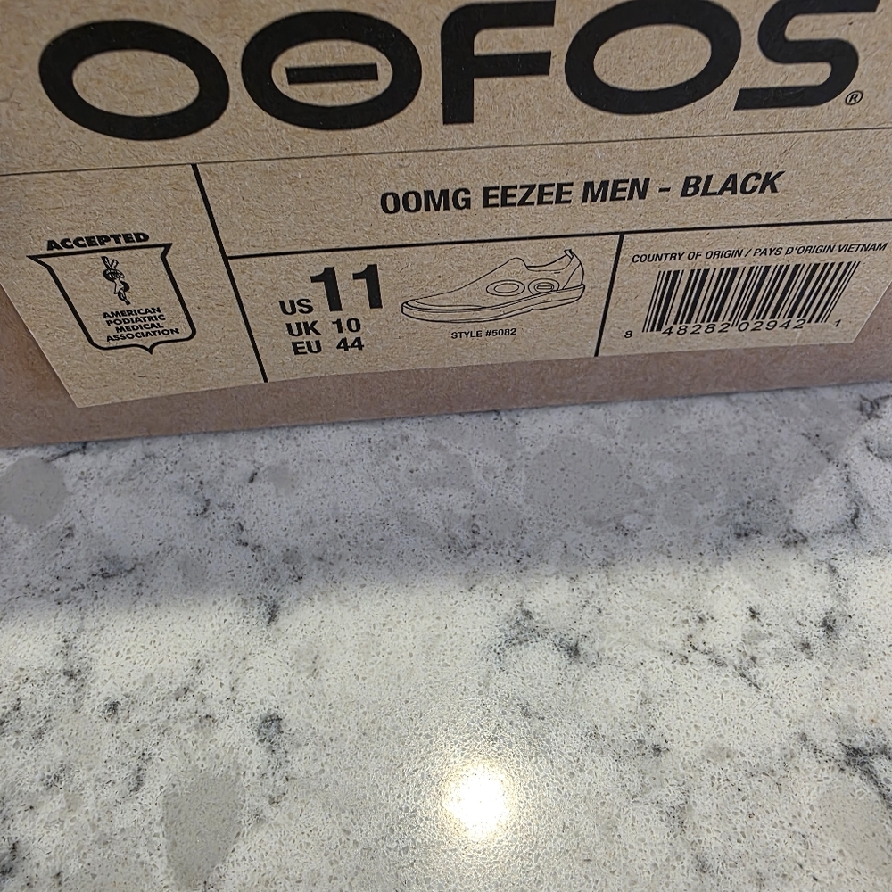 Oofos Men's OOmg eeZee Low Shoe -Recovery Black Size 11 NIB - Picture 7 of 13